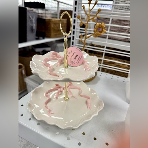 Pink bow ceramic scalloped 2 tier tray - Picture 10 of 10